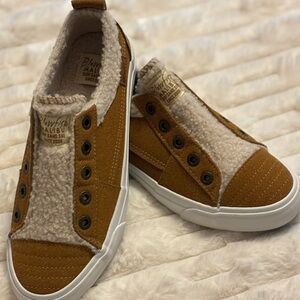 Blowfish Camel Faux Suede and Faux Sherpa Lined Women’s Sneakers Size 8